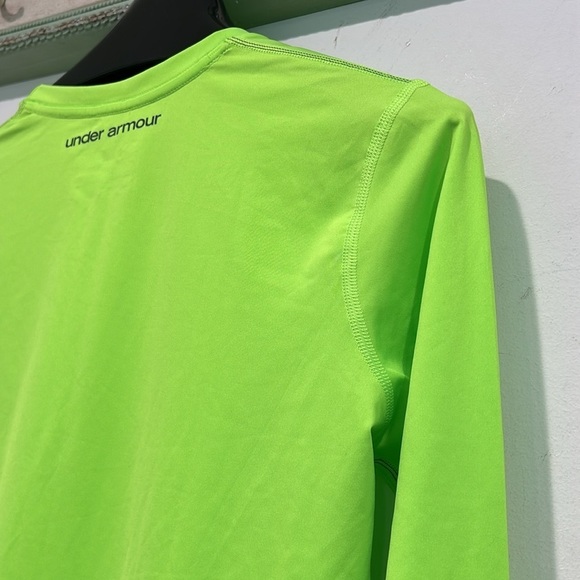 Under Armour Vibrant Lime Long Sleeve Base layer Activewear Top medium women’s - Picture 8 of 8